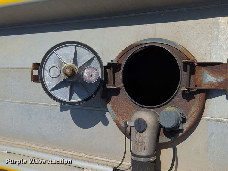 image for item EQ2181 2006 Beall BAST-96-3-SB tank trailer