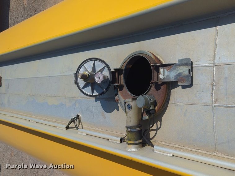 image for item EQ2181 2006 Beall BAST-96-3-SB tank trailer