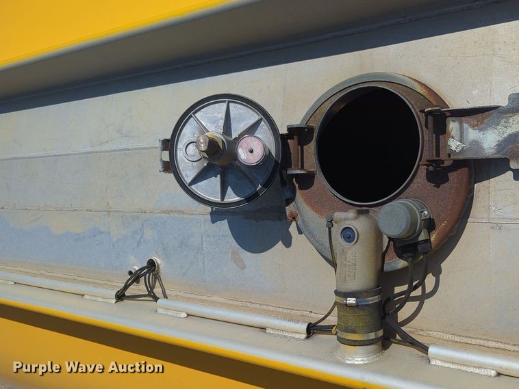 image for item EQ2181 2006 Beall BAST-96-3-SB tank trailer