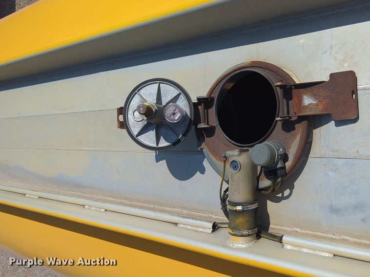 image for item EQ2181 2006 Beall BAST-96-3-SB tank trailer