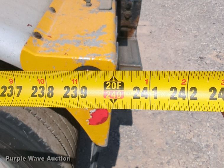 image for item EQ2181 2006 Beall BAST-96-3-SB tank trailer