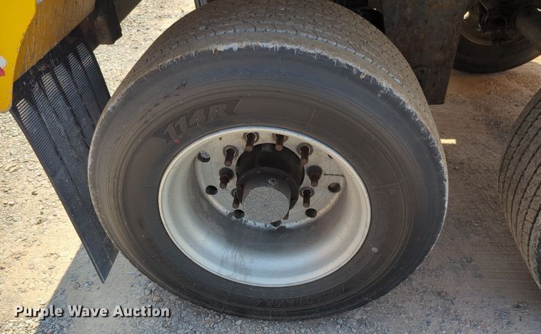 image for item EQ2181 2006 Beall BAST-96-3-SB tank trailer