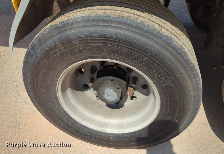 image for item EQ2181 2006 Beall BAST-96-3-SB tank trailer