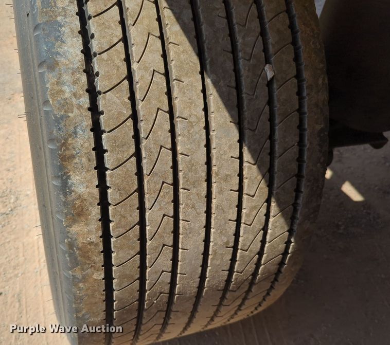 image for item EQ2181 2006 Beall BAST-96-3-SB tank trailer