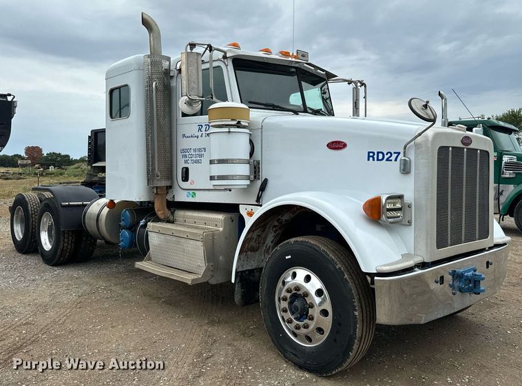 image for item IE9061 2012 Peterbilt 367 semi truck