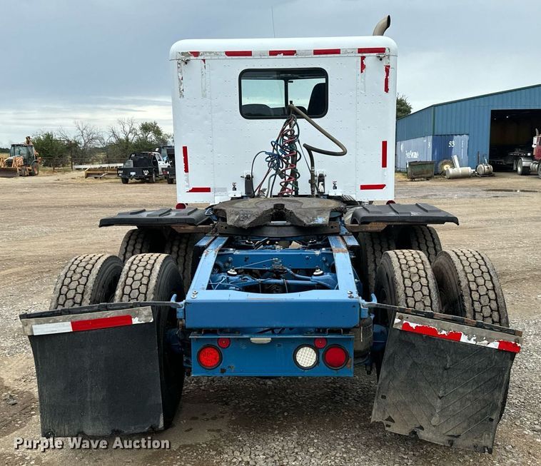 image for item IE9061 2012 Peterbilt 367 semi truck