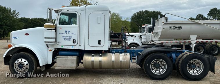 image for item IE9061 2012 Peterbilt 367 semi truck