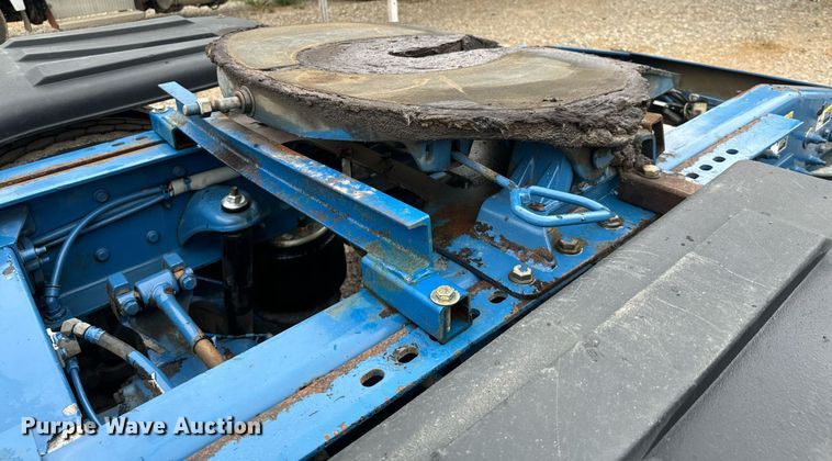 image for item IE9061 2012 Peterbilt 367 semi truck