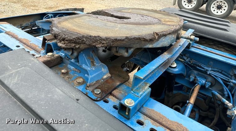 image for item IE9061 2012 Peterbilt 367 semi truck