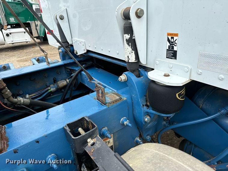 image for item IE9061 2012 Peterbilt 367 semi truck