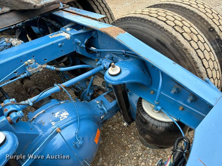 image for item IE9061 2012 Peterbilt 367 semi truck