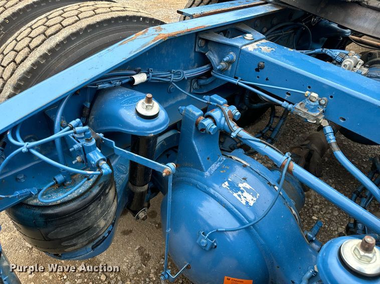 image for item IE9061 2012 Peterbilt 367 semi truck