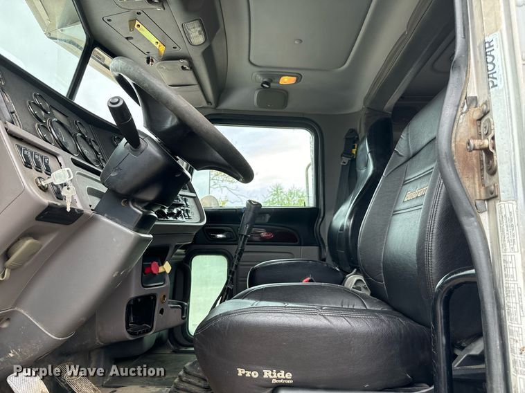 image for item IE9061 2012 Peterbilt 367 semi truck