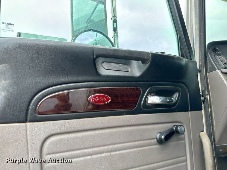 image for item IE9061 2012 Peterbilt 367 semi truck