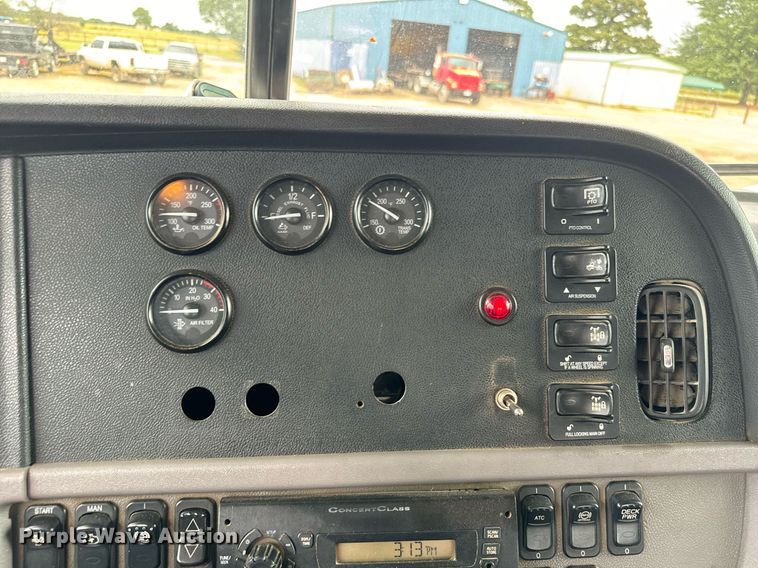 image for item IE9061 2012 Peterbilt 367 semi truck