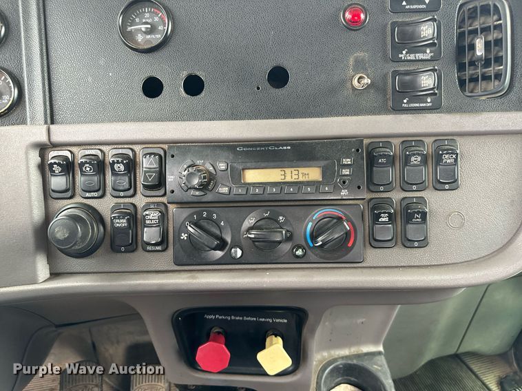 image for item IE9061 2012 Peterbilt 367 semi truck