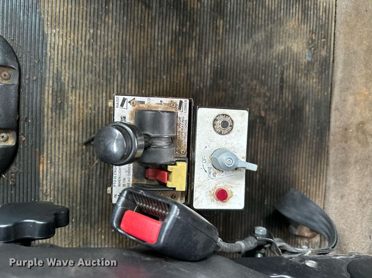 image for item IE9061 2012 Peterbilt 367 semi truck