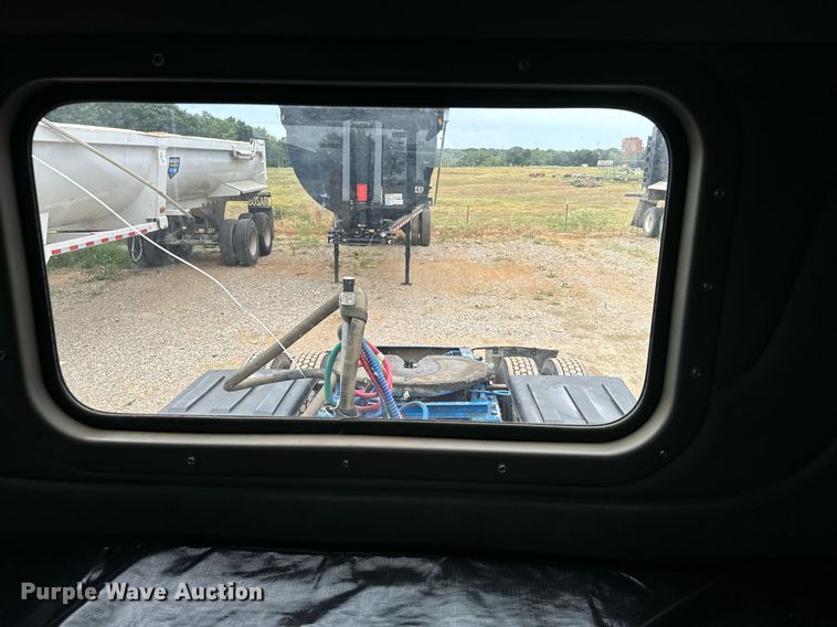 image for item IE9061 2012 Peterbilt 367 semi truck