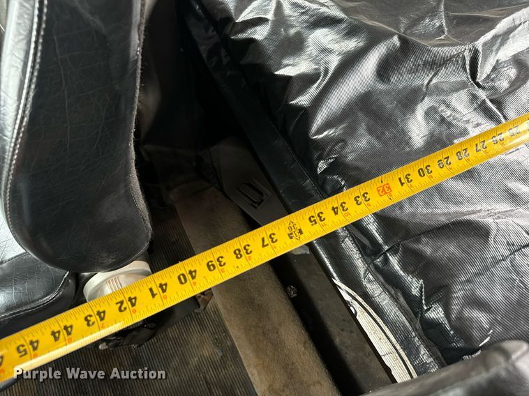 image for item IE9061 2012 Peterbilt 367 semi truck