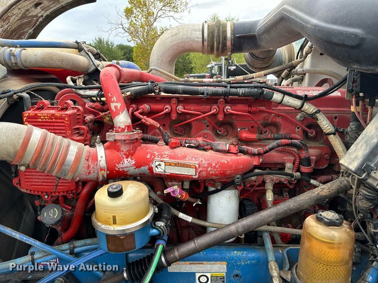 image for item IE9061 2012 Peterbilt 367 semi truck