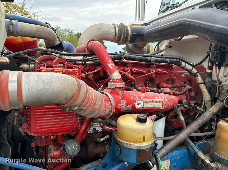 image for item IE9061 2012 Peterbilt 367 semi truck