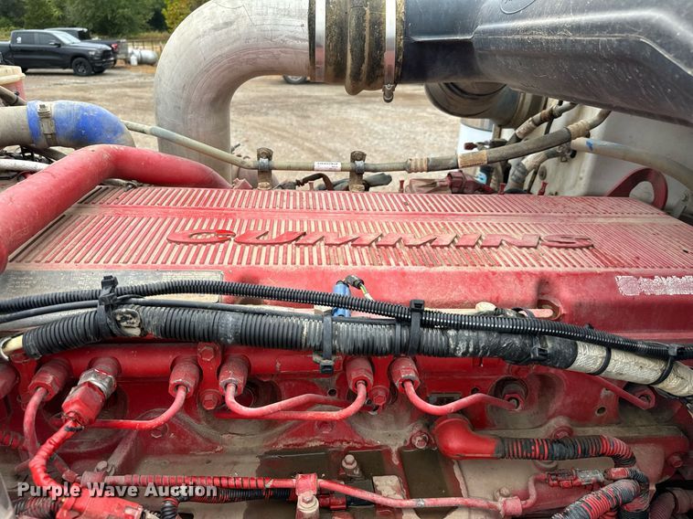 image for item IE9061 2012 Peterbilt 367 semi truck