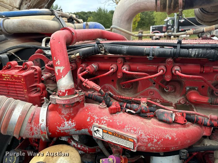 image for item IE9061 2012 Peterbilt 367 semi truck