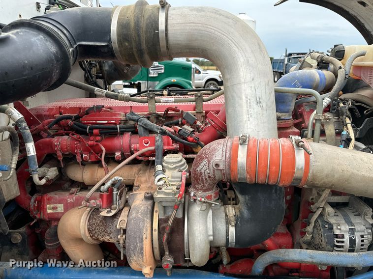 image for item IE9061 2012 Peterbilt 367 semi truck