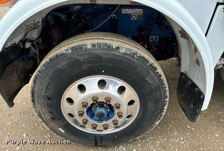 image for item IE9061 2012 Peterbilt 367 semi truck