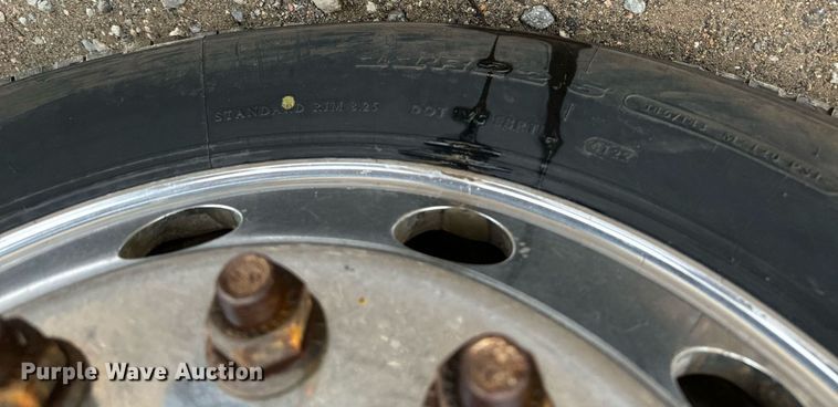 image for item IE9061 2012 Peterbilt 367 semi truck