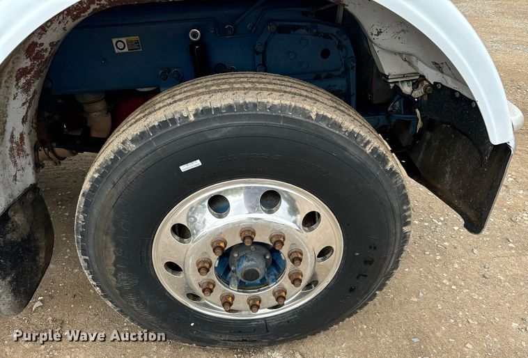 image for item IE9061 2012 Peterbilt 367 semi truck