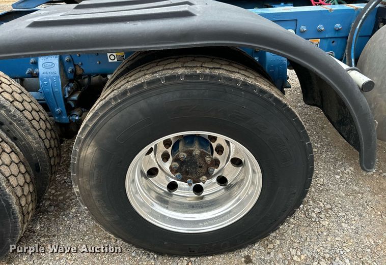 image for item IE9061 2012 Peterbilt 367 semi truck