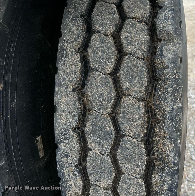 image for item IE9061 2012 Peterbilt 367 semi truck