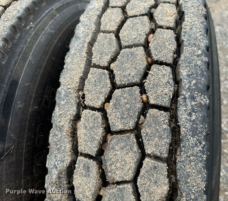 image for item IE9061 2012 Peterbilt 367 semi truck