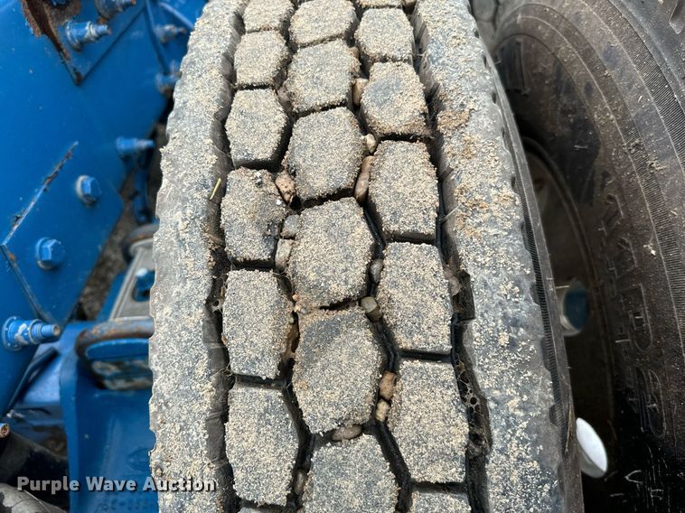 image for item IE9061 2012 Peterbilt 367 semi truck