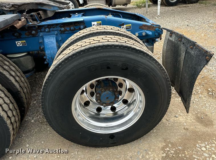 image for item IE9061 2012 Peterbilt 367 semi truck