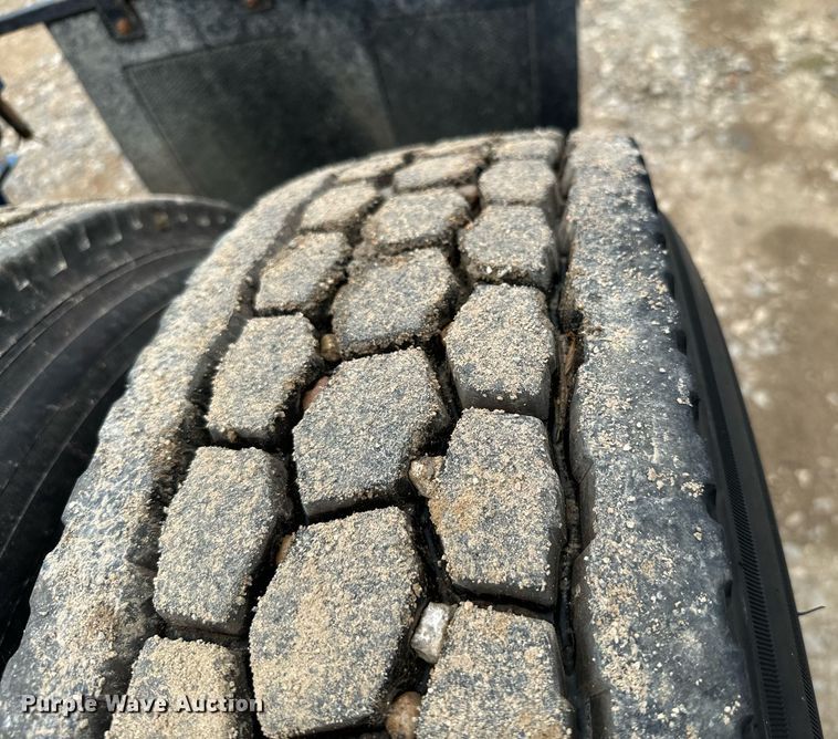 image for item IE9061 2012 Peterbilt 367 semi truck