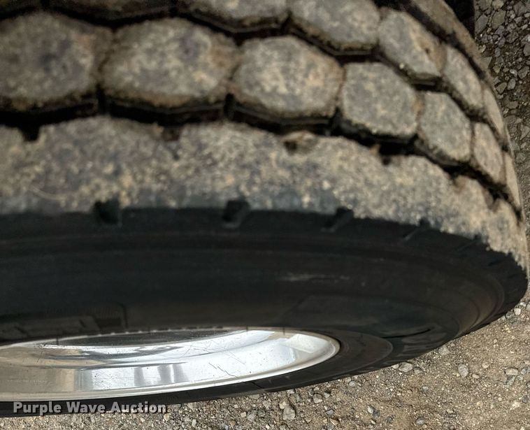 image for item IE9061 2012 Peterbilt 367 semi truck