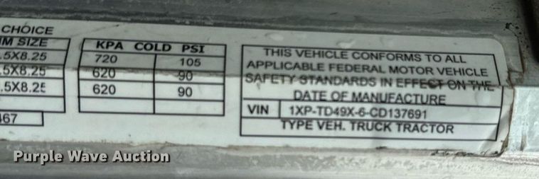 image for item IE9061 2012 Peterbilt 367 semi truck