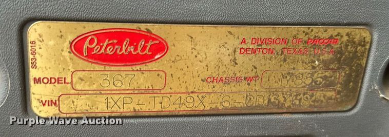 image for item IE9061 2012 Peterbilt 367 semi truck