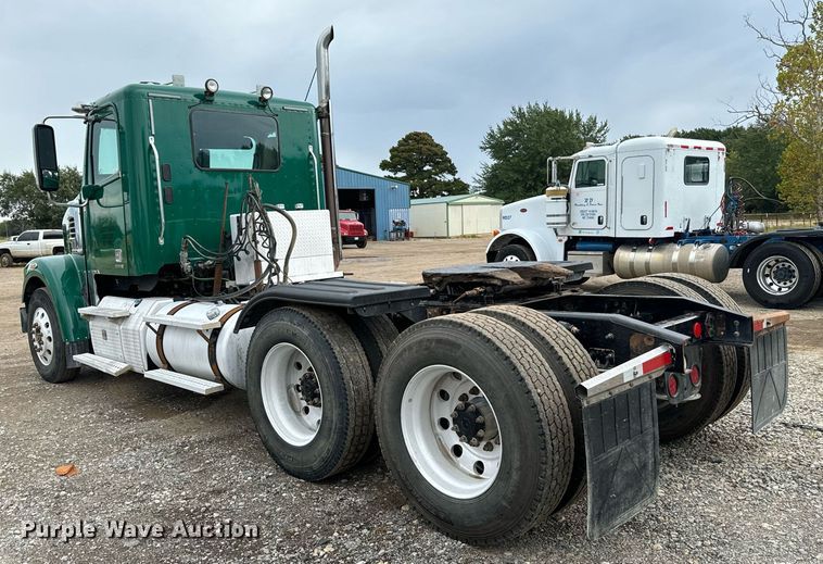 image for item IE9062 2014 Freightliner  Coronado semi truck