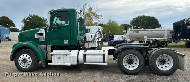 image for item IE9062 2014 Freightliner  Coronado semi truck