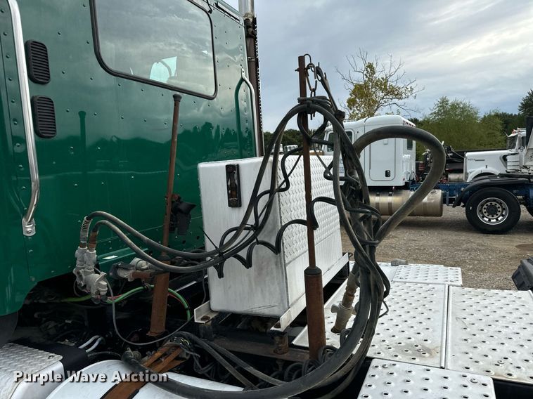 image for item IE9062 2014 Freightliner  Coronado semi truck