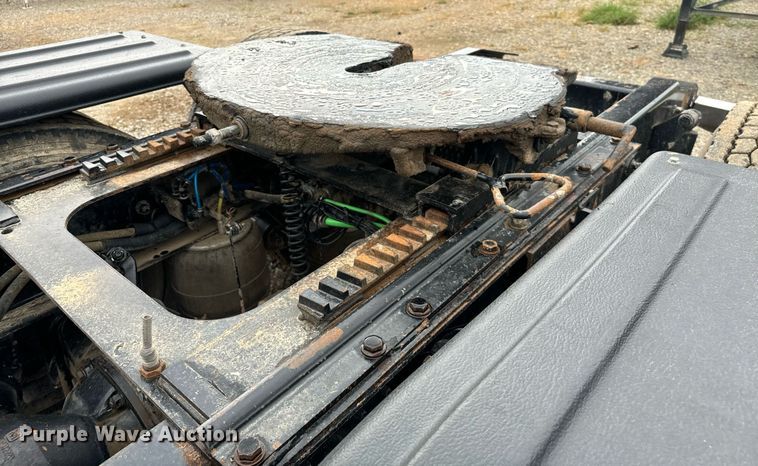 image for item IE9062 2014 Freightliner  Coronado semi truck