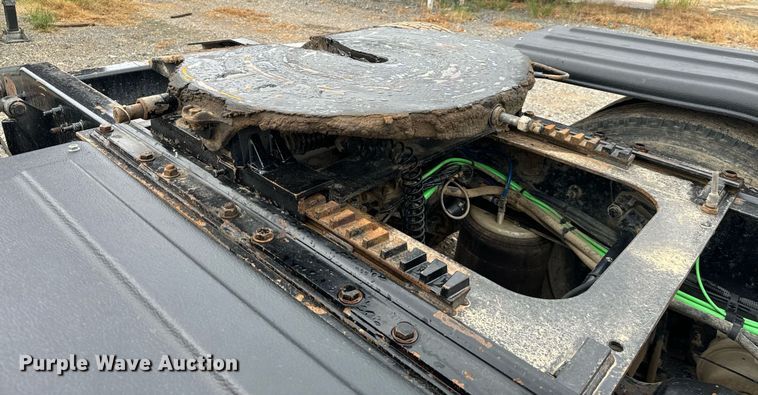 image for item IE9062 2014 Freightliner  Coronado semi truck