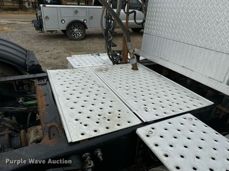 image for item IE9062 2014 Freightliner  Coronado semi truck