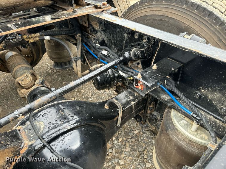 image for item IE9062 2014 Freightliner  Coronado semi truck