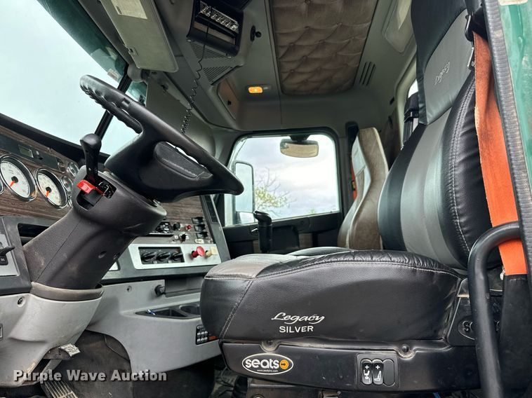 image for item IE9062 2014 Freightliner  Coronado semi truck