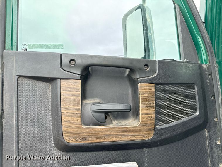 image for item IE9062 2014 Freightliner  Coronado semi truck