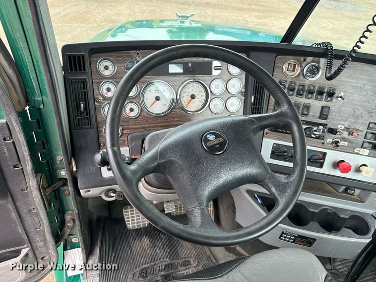 image for item IE9062 2014 Freightliner  Coronado semi truck